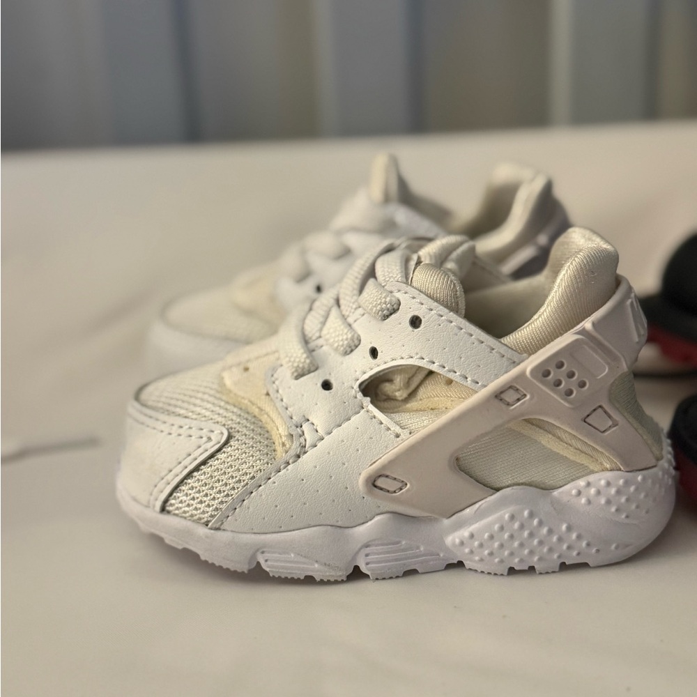Nike Kids White Cream Sneakers